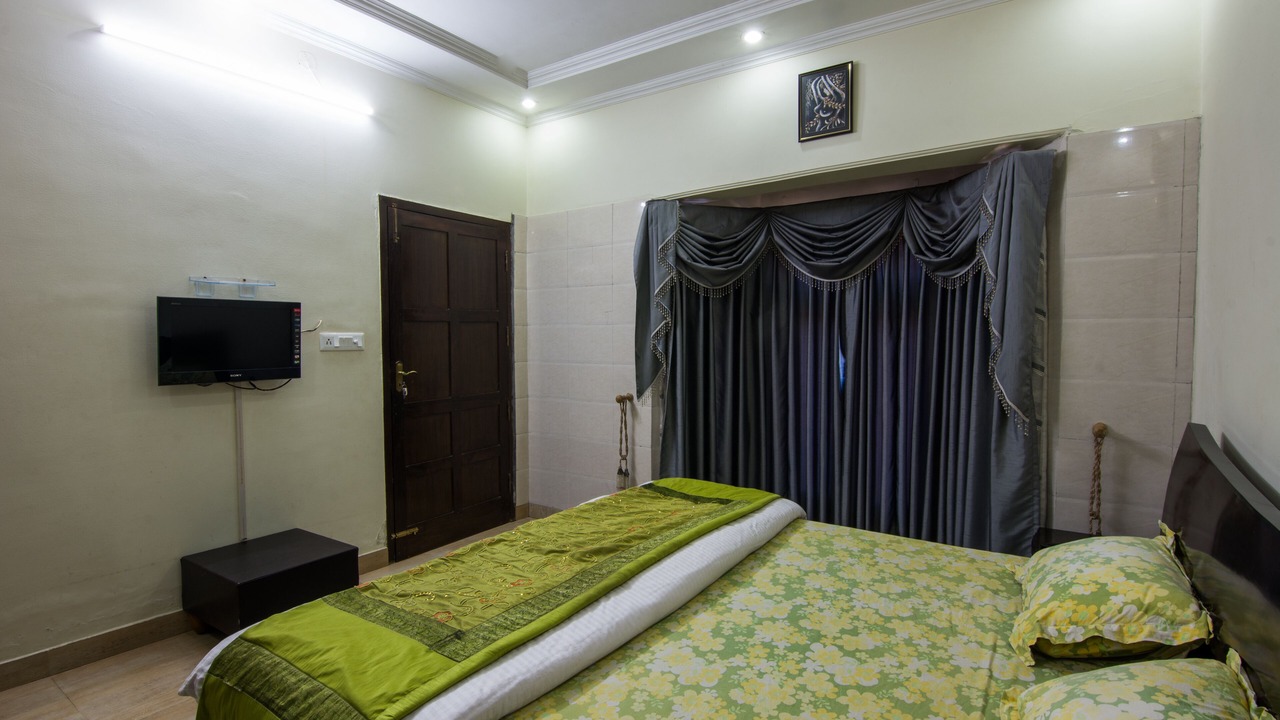 Photo of Bedroom in Naukuchiyatal
