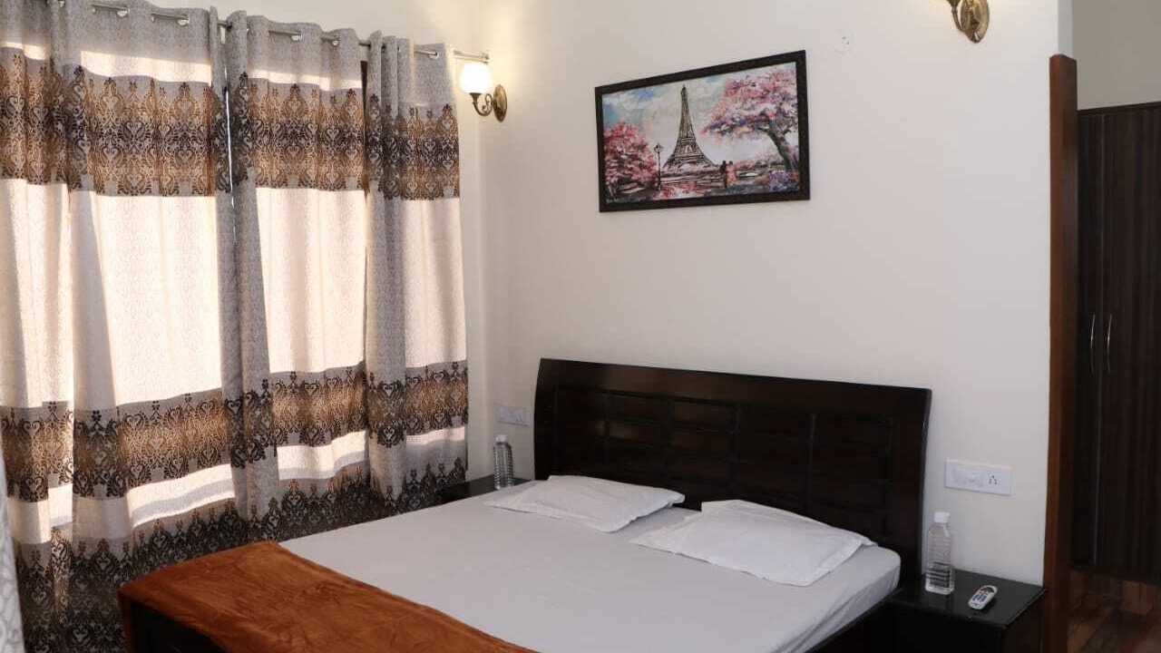 Photo of Bedroom in Kasauli