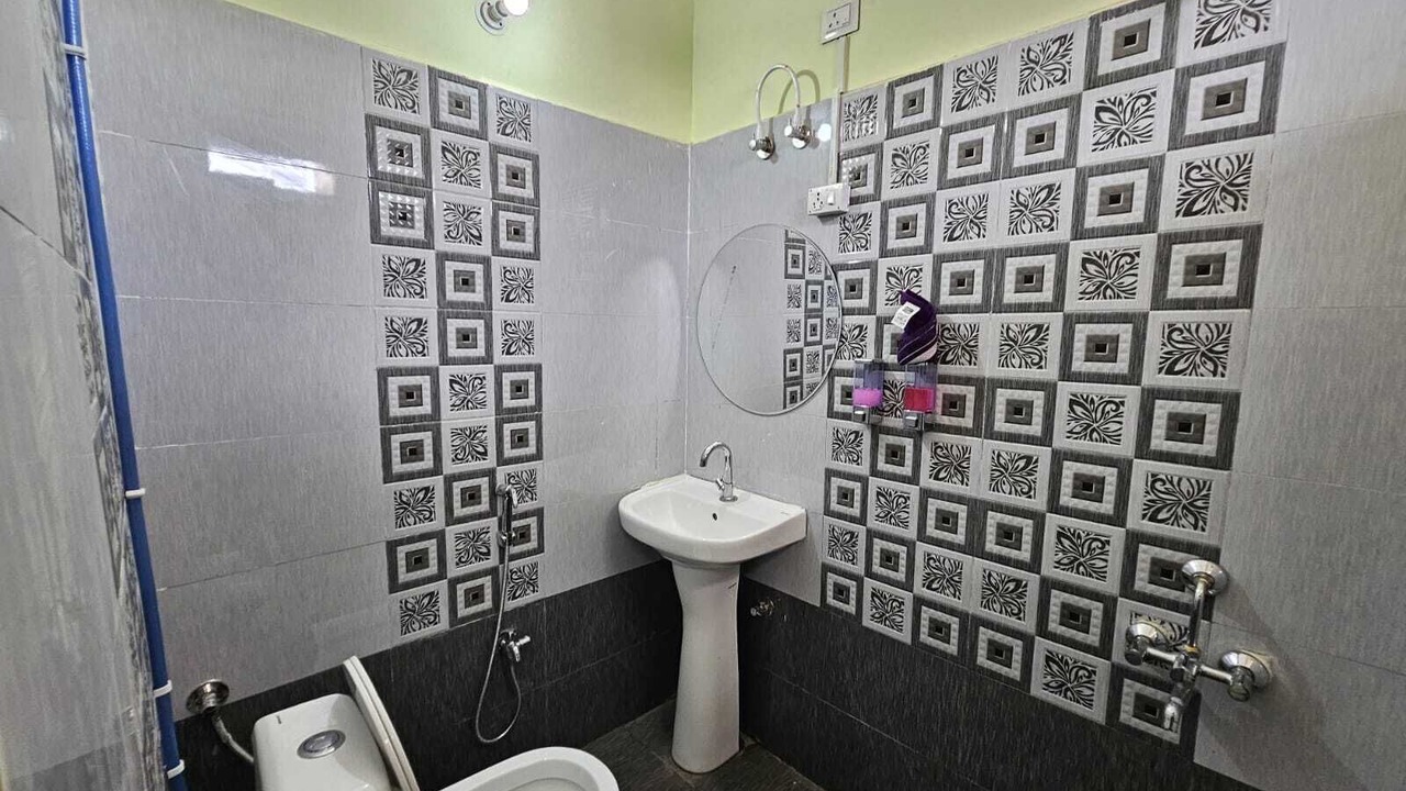 Photo of Bathroom in Alambagh