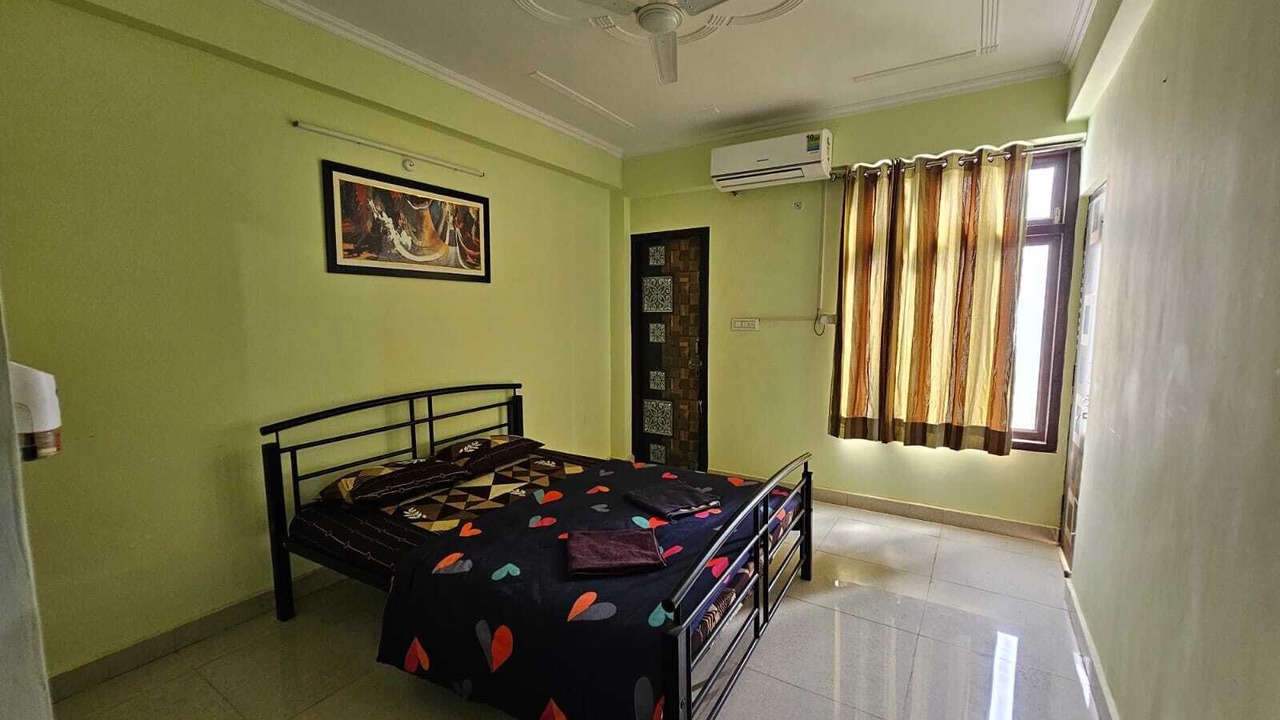 Photo of Bedroom in Alambagh