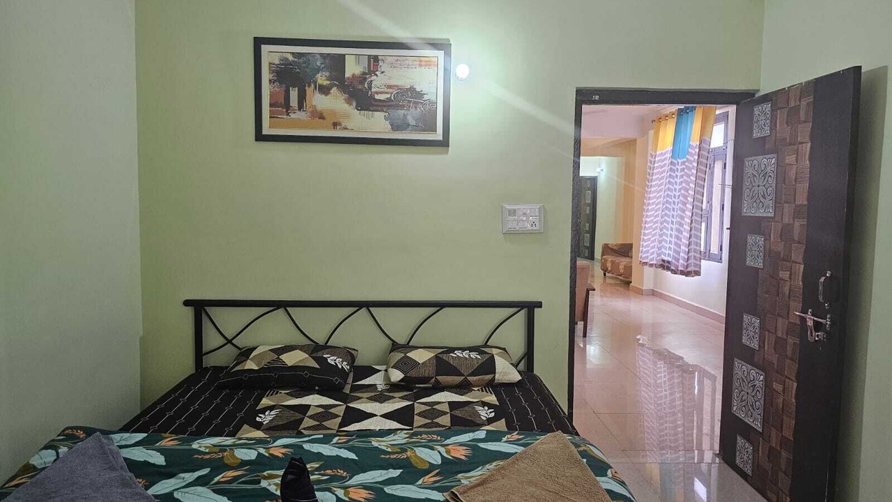Photo of Bedroom in Alambagh