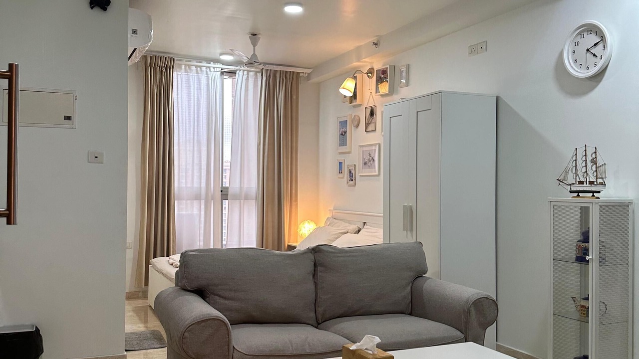 Photo of Livingroom in Thane West