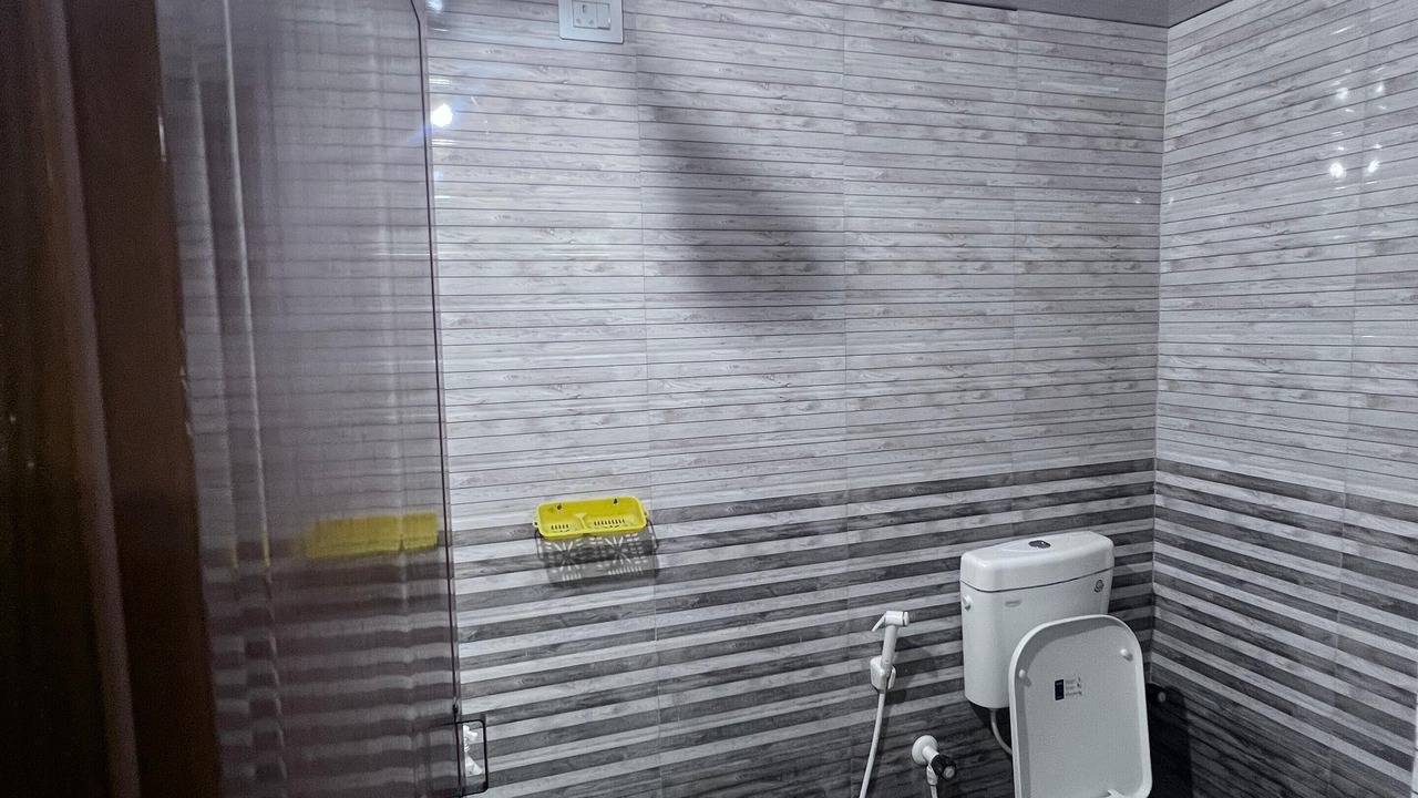Photo of Bathroom in Hireguthi