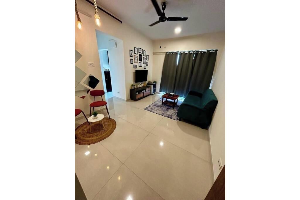 Photo of Livingroom in Thane West