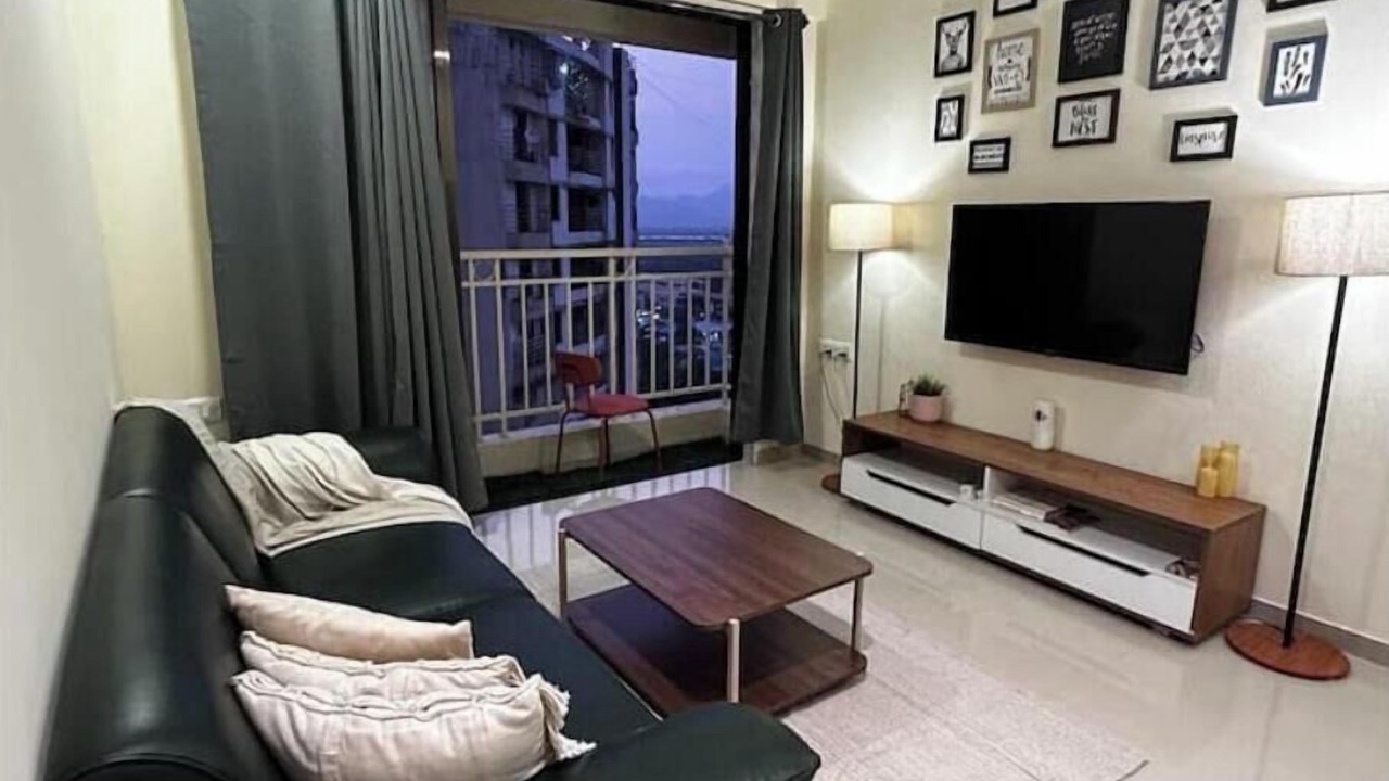 Photo of Livingroom in Thane West