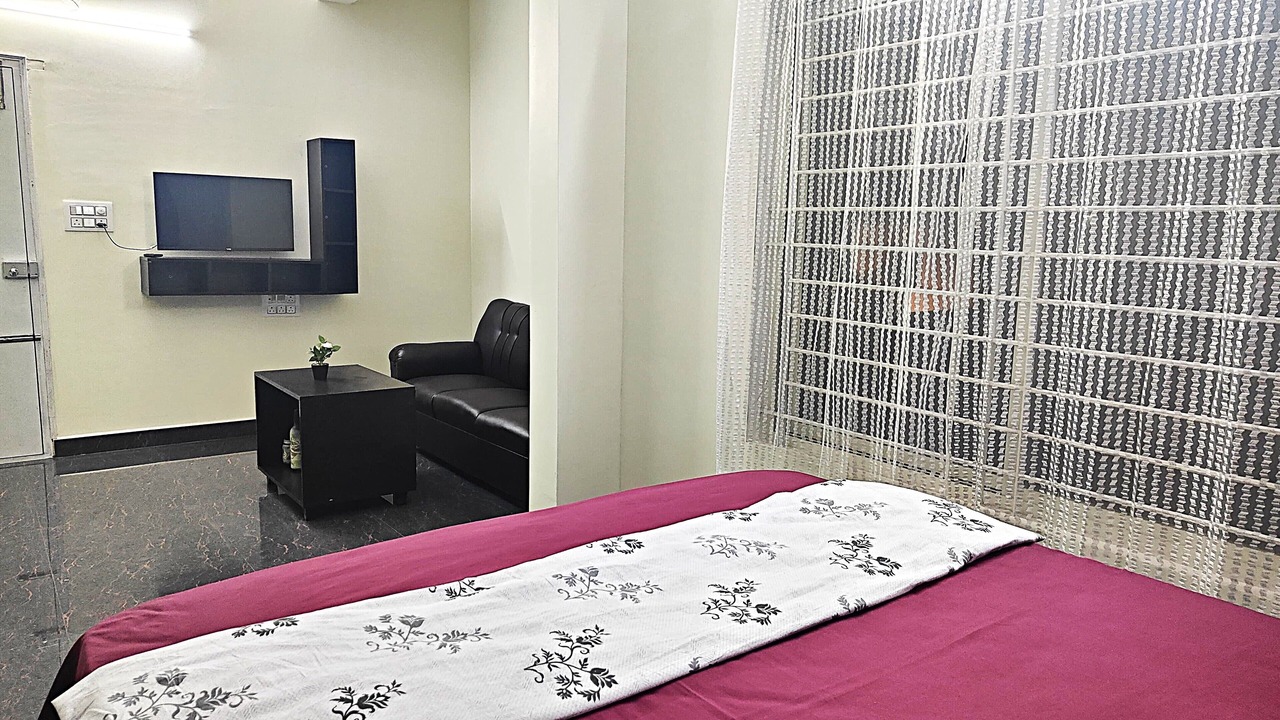 Photo of Bedroom in HBR Layout