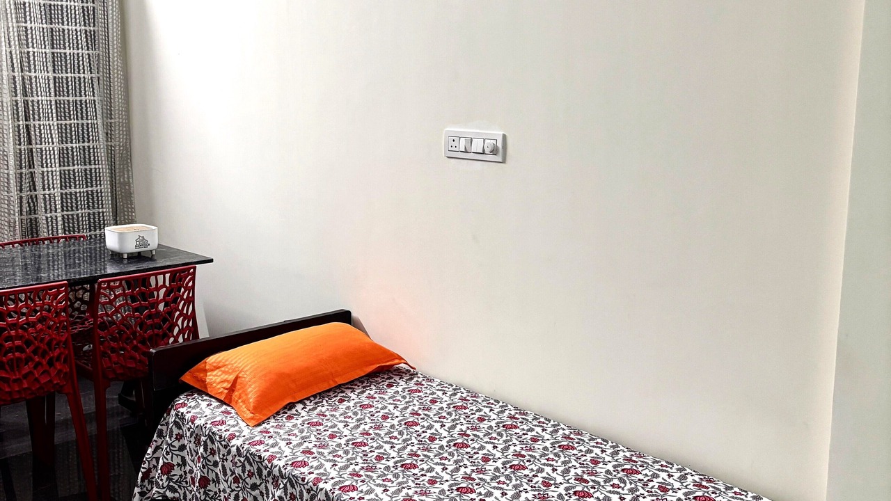 Photo of Bedroom in HBR Layout