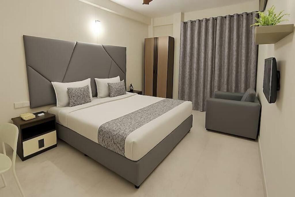 Photo of Bedroom in Hiranandani Gardens