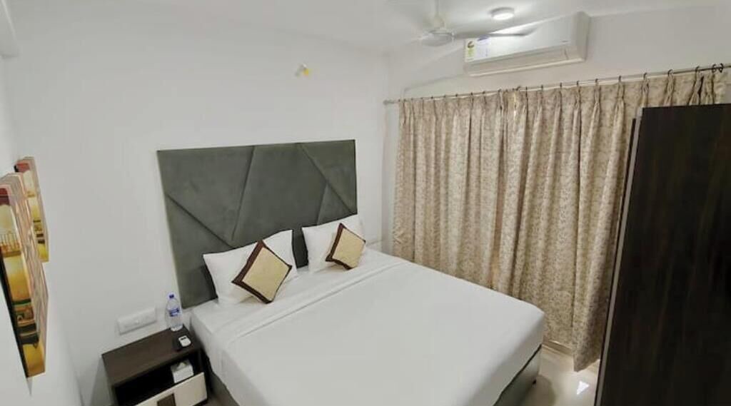 Photo of Bedroom in Hiranandani Gardens