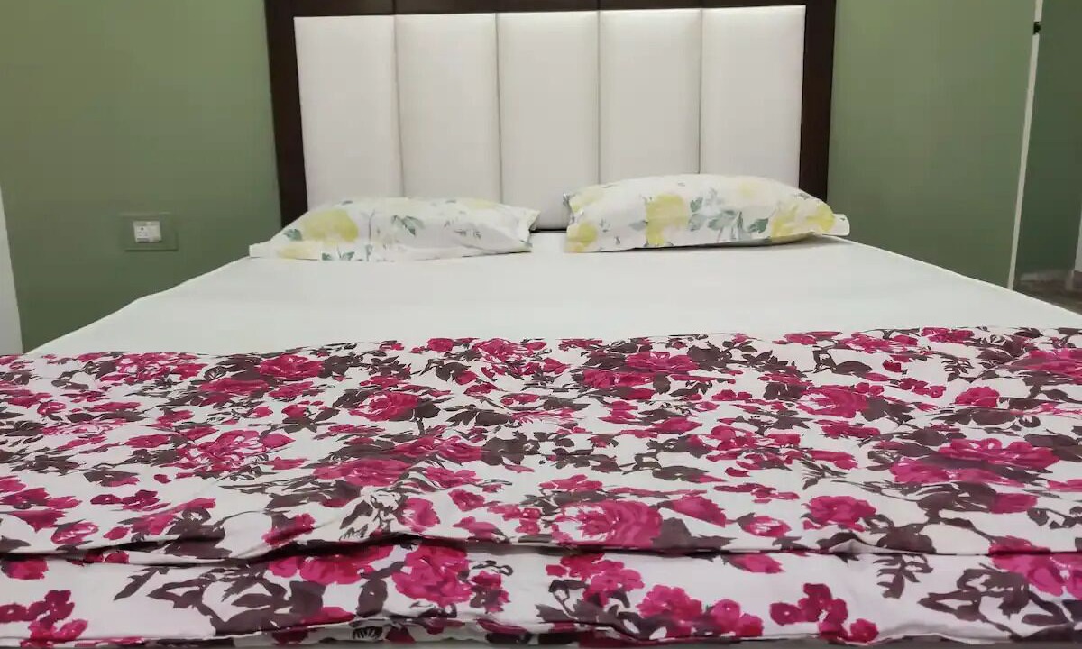 Photo of Bedroom in HBR Layout