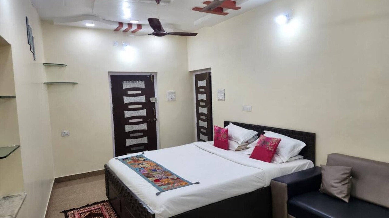 Photo of Bedroom in Mount Abu