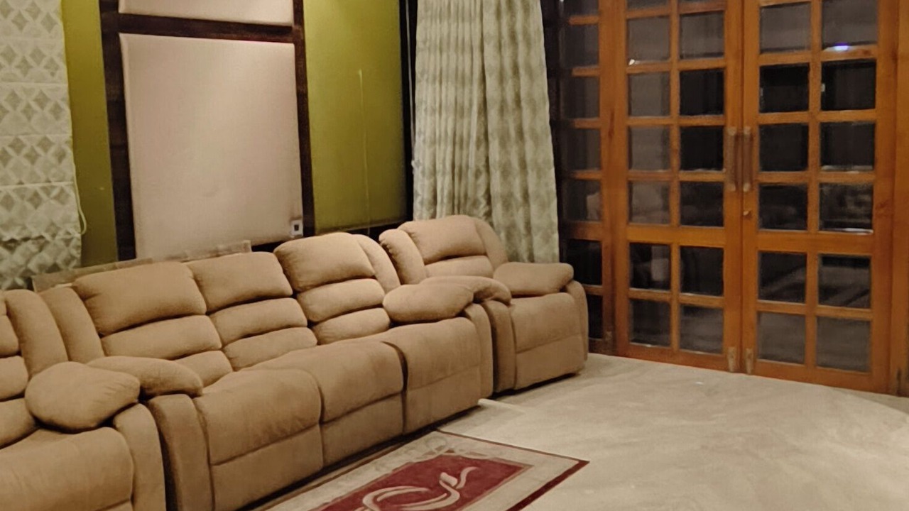 Photo of Livingroom in Perambur