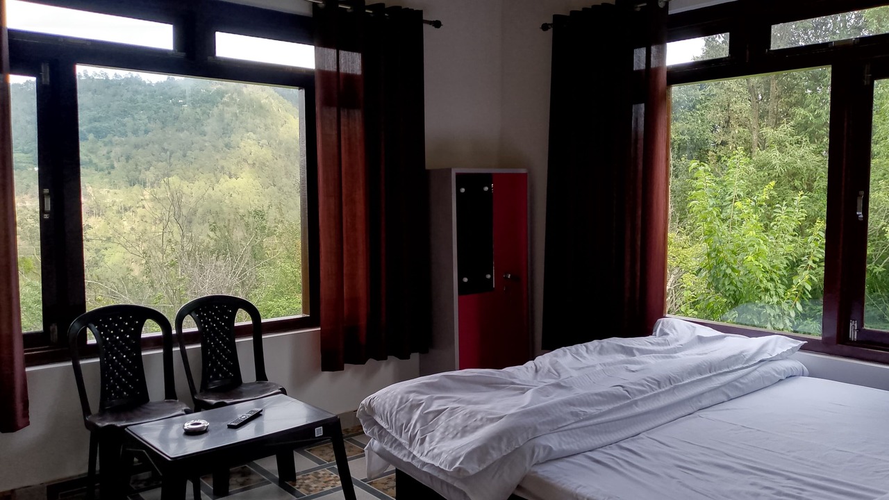 Photo of Bedroom in Mukteshwar