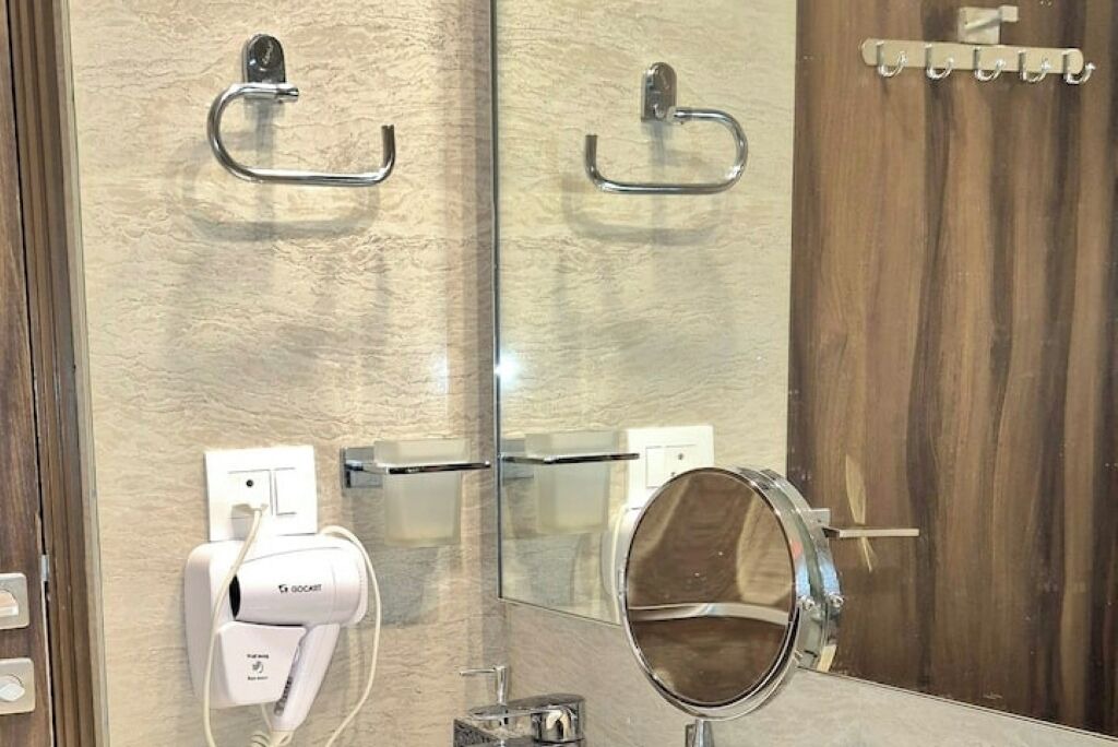 Photo of Bathroom in Hiranandani Gardens