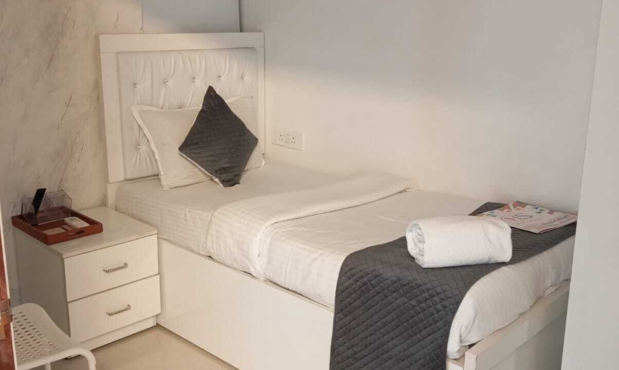 Photo of Bedroom in Malad East