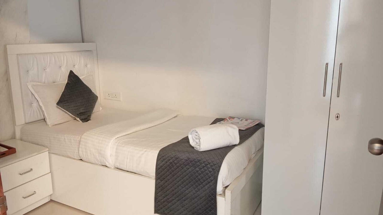 Photo of Bedroom in Malad East