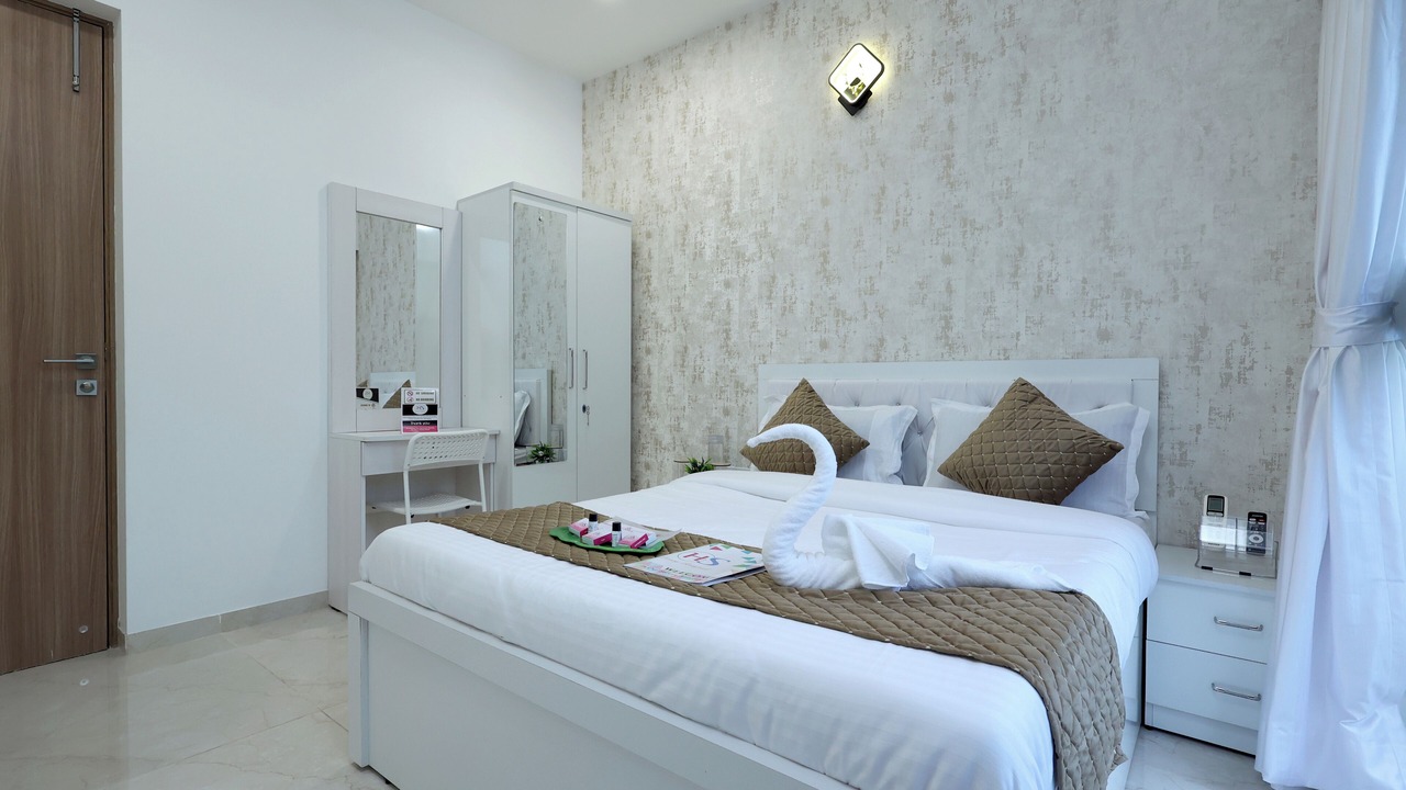 Photo of Bedroom in Vile Parle
