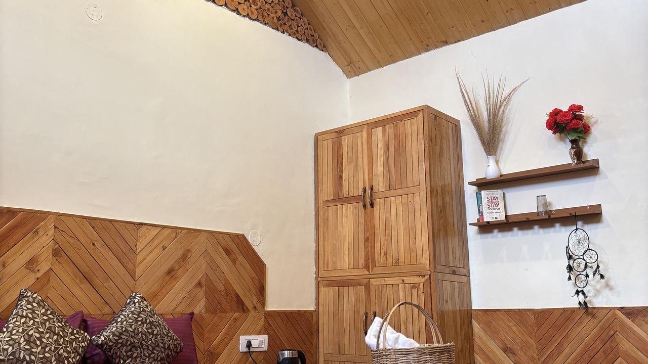Photo of Bedroom in Jagatsukh