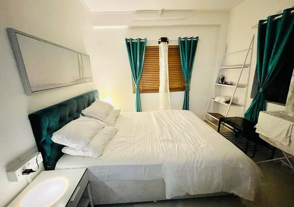 Photo of Bedroom in Pali Hill