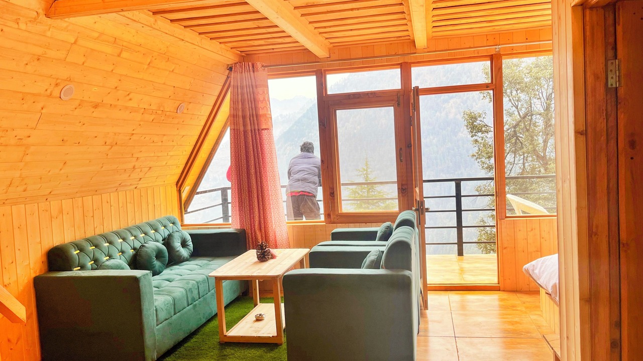 Photo of Livingroom in Jibhi