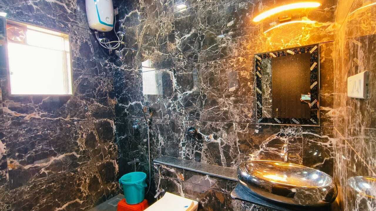 Photo of Bathroom in Mahabaleshwar