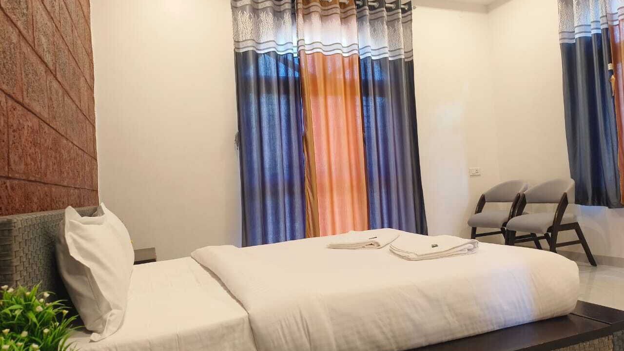 Photo of Bedroom in Mahabaleshwar
