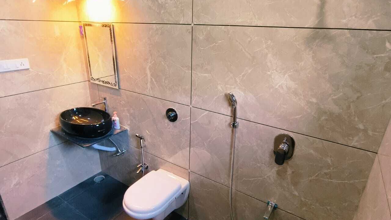 Photo of Bathroom in Mahabaleshwar