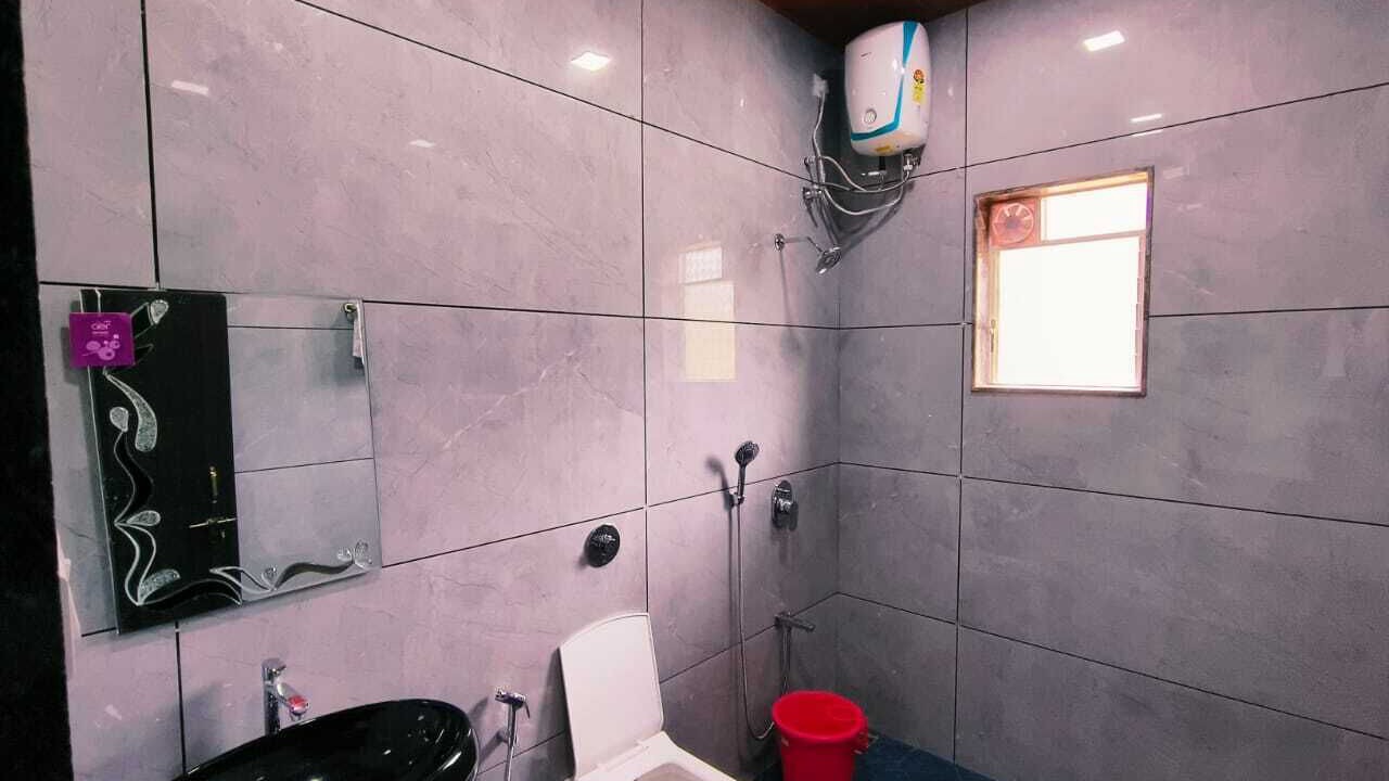 Photo of Bathroom in Mahabaleshwar