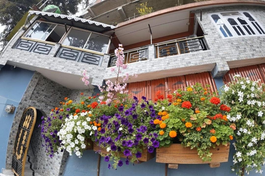 Photo of Others in Darjeeling