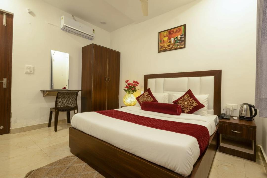 Photo of Bedroom in Taj Ganj