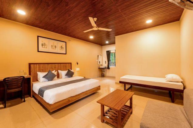 Photo of Bedroom in Timbholi