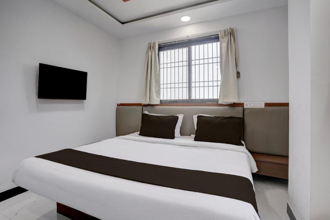 Photo of Bedroom in Daulatabad