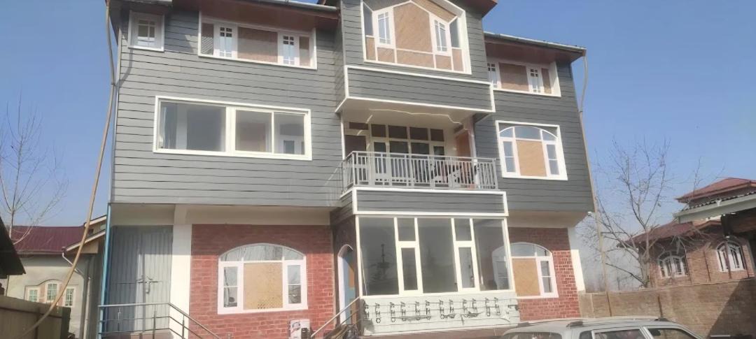Photo of Others in Srinagar
