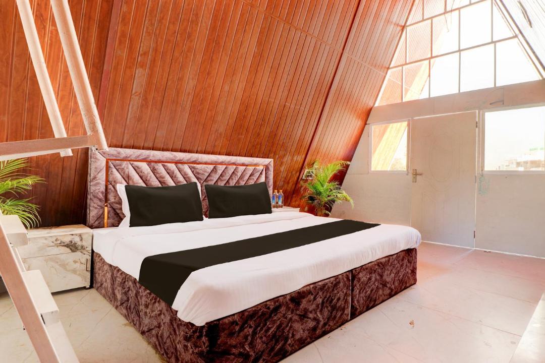 Photo of Bedroom in Tapovan
