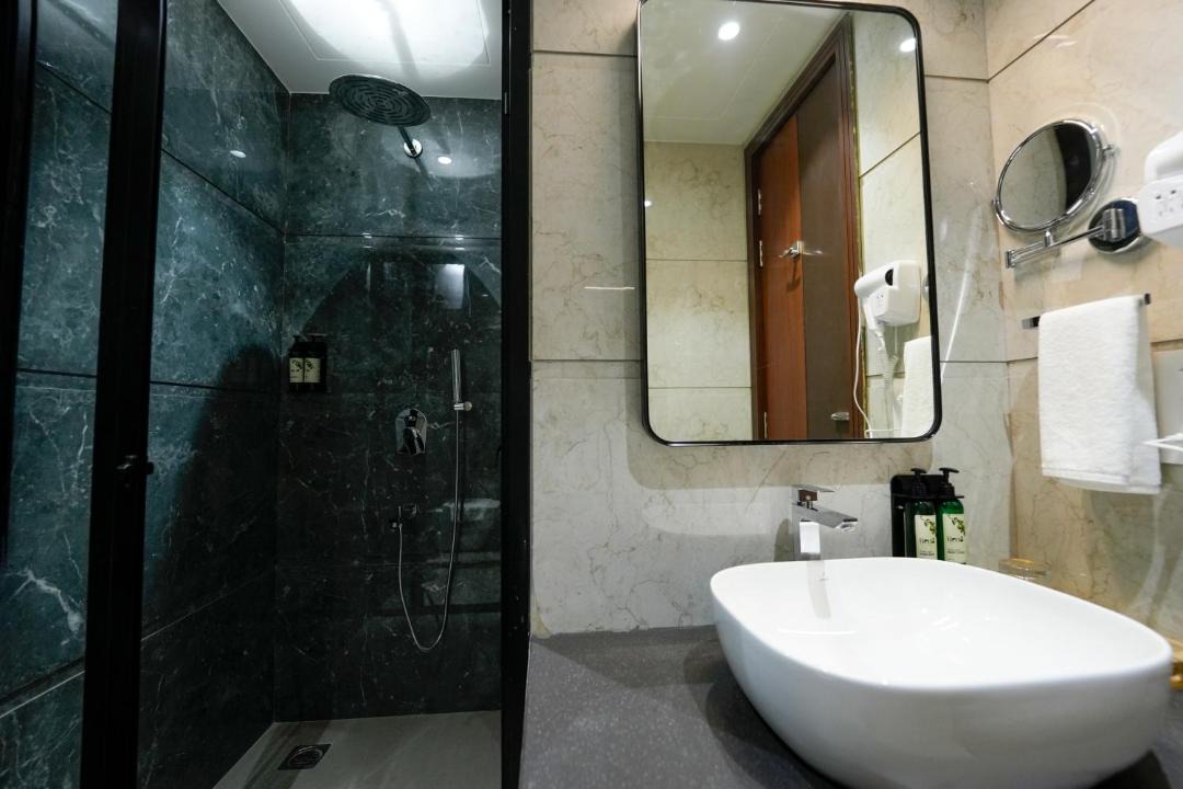 Photo of Bathroom in DLF Phase 3