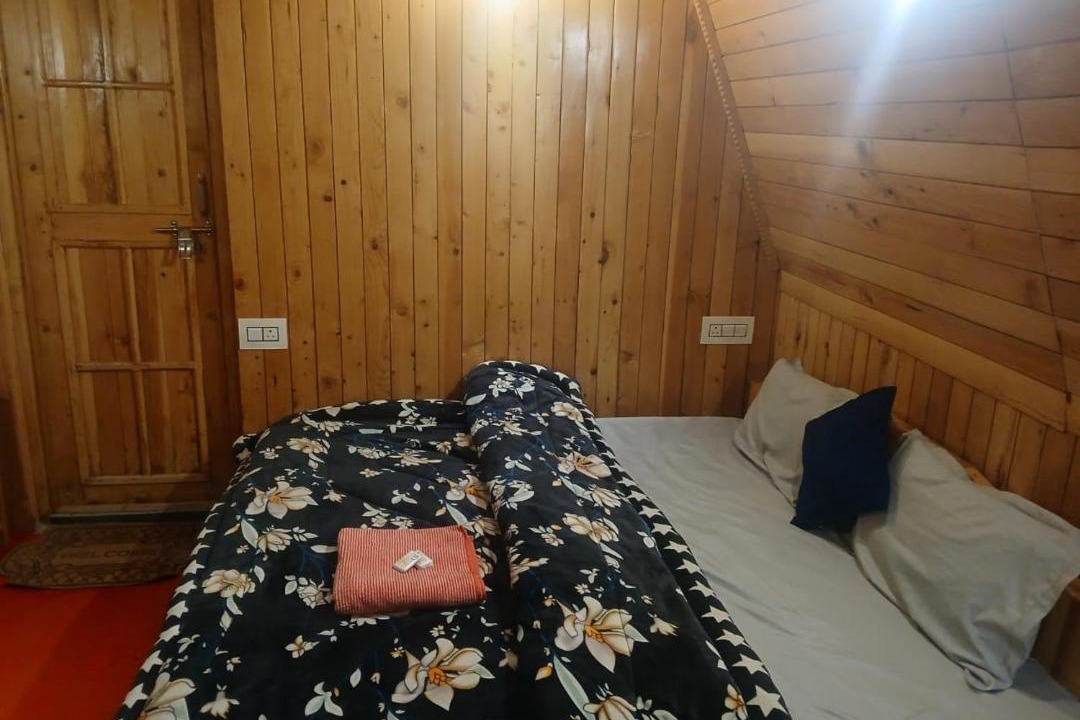 Photo of Bedroom in Jibhi