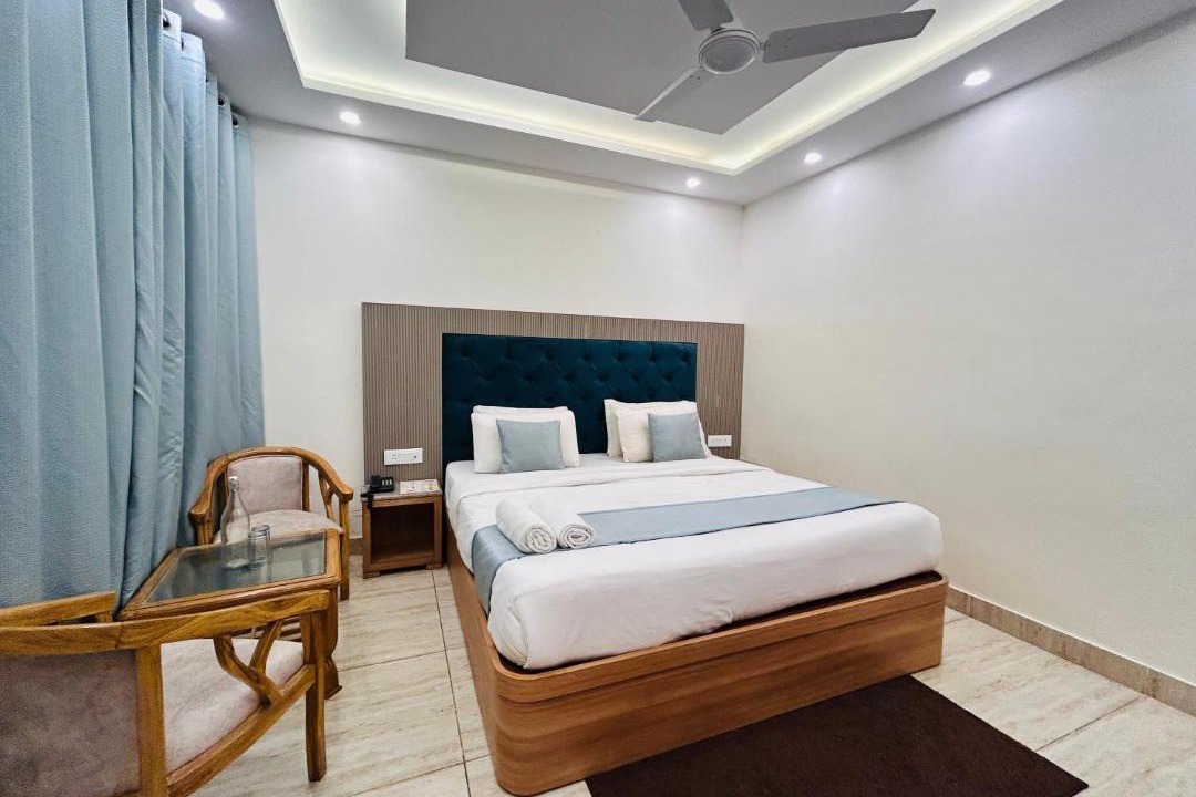 Photo of Others in The Mall Road