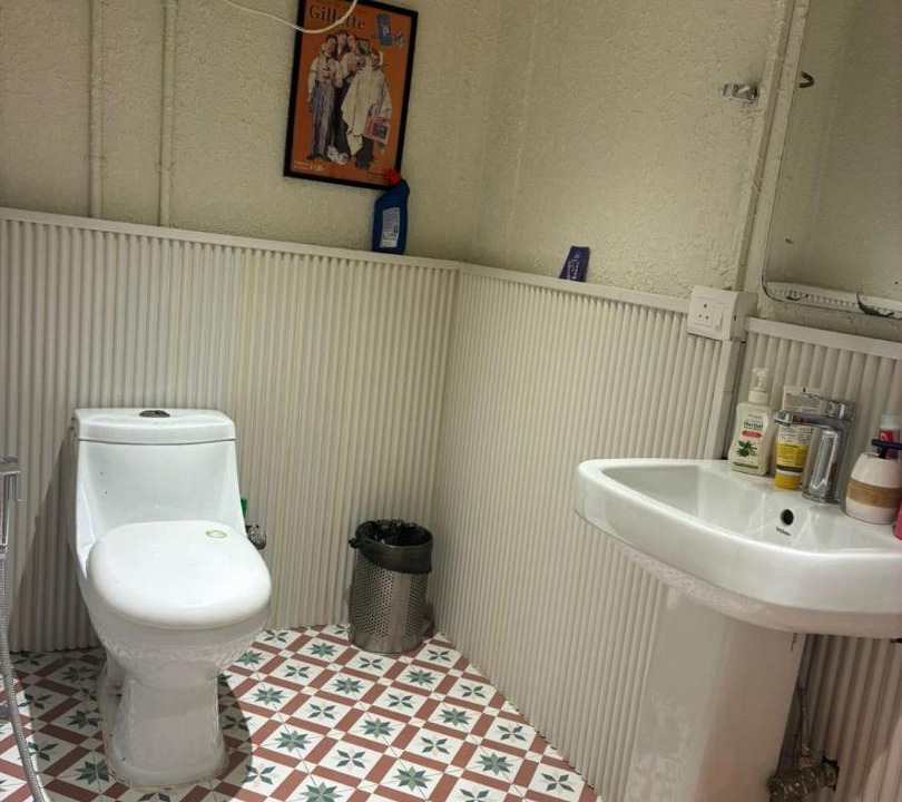 Photo of Bathroom in DLF Phase 3