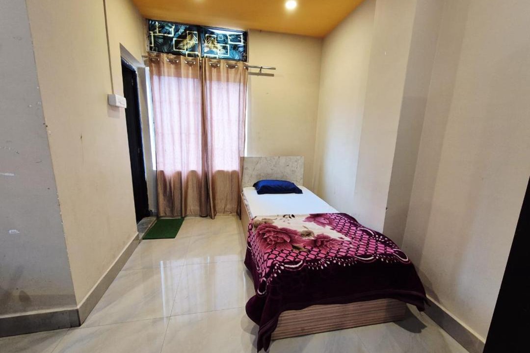 Photo of Bedroom in Sualkuchi