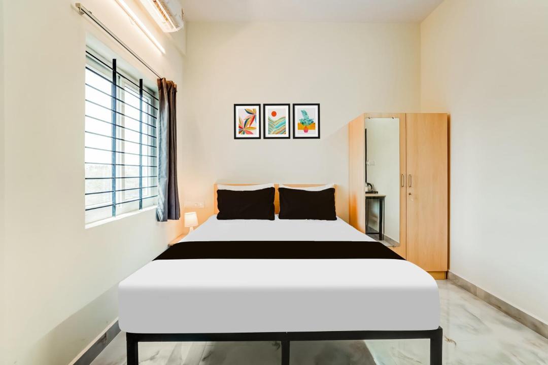 Photo of Bedroom in HBR Layout
