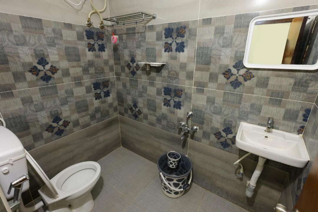 Photo of Bathroom in Tiruchanur