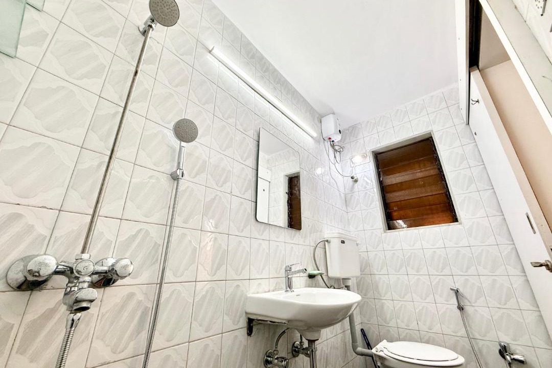 Photo of Bathroom in Juhu