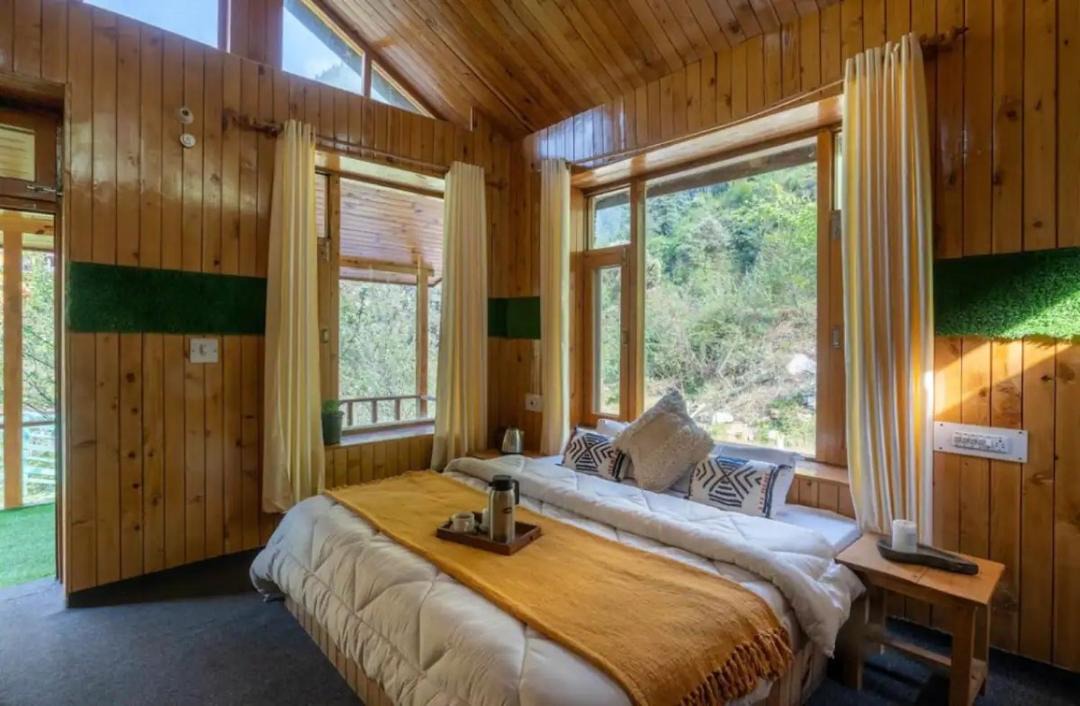 Photo of Bedroom in Jibhi