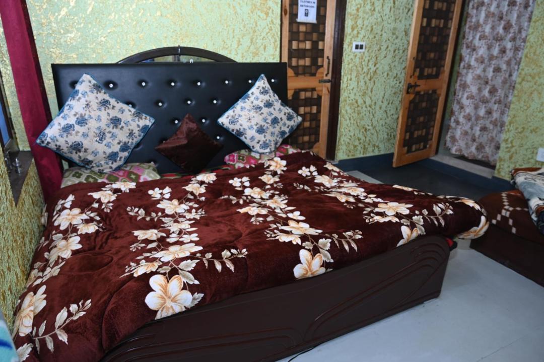 Photo of Bedroom in Dal Lake