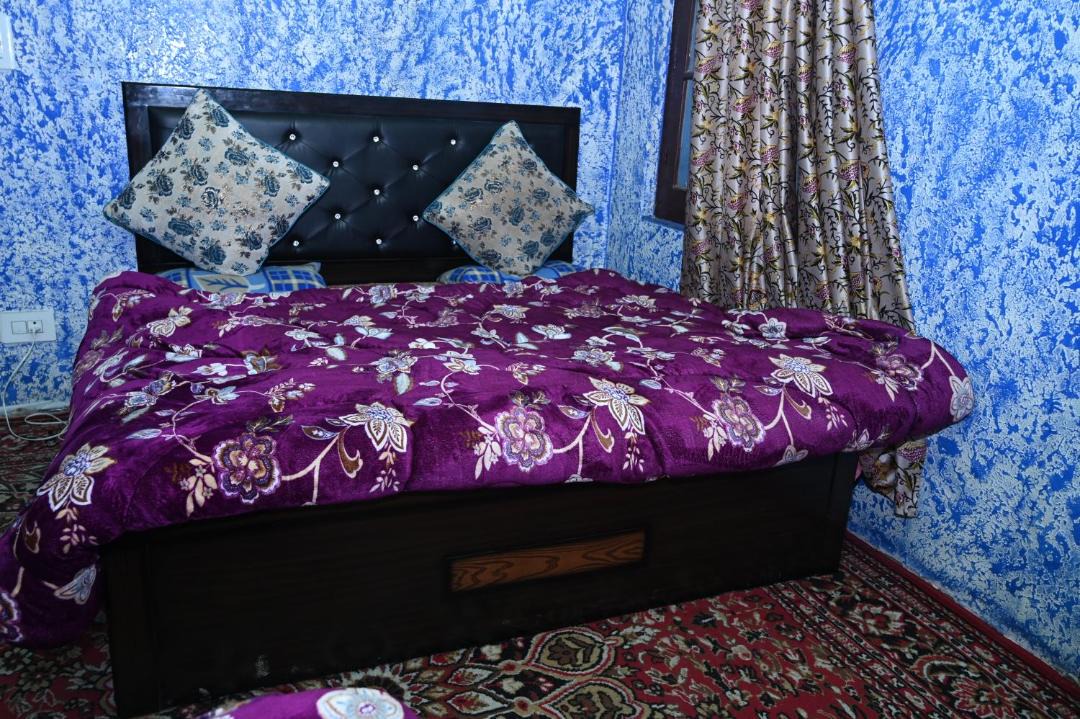 Photo of Bedroom in Dal Lake