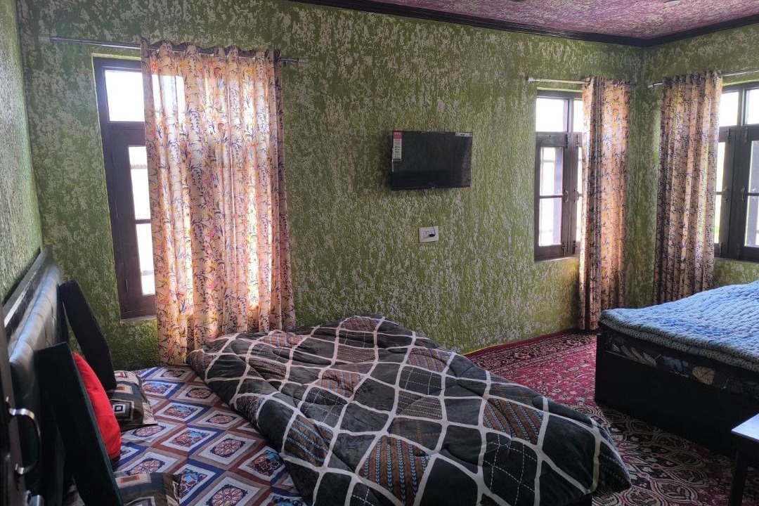 Photo of Bedroom in Dal Lake
