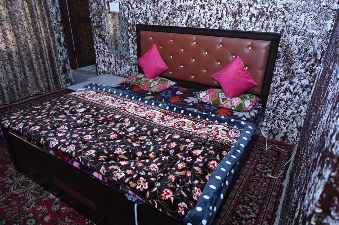 Photo of Bedroom in Dal Lake