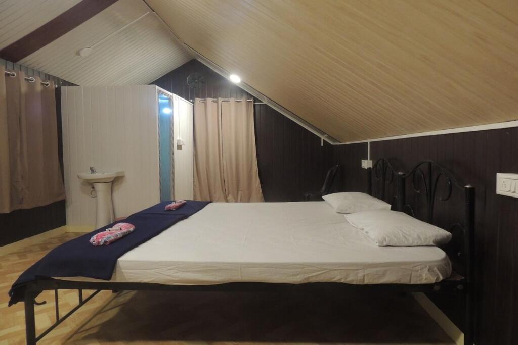 Photo of Bedroom in Timbholi