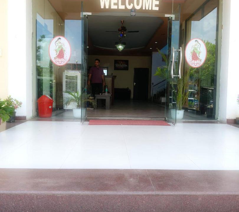 Photo of Others in DLF Phase 3