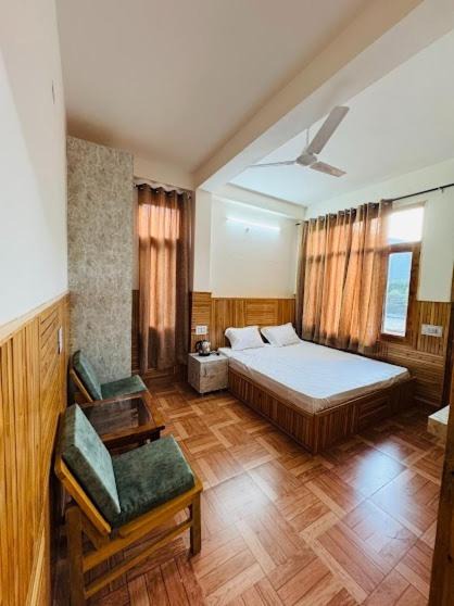 Photo of Bedroom in Shamshi